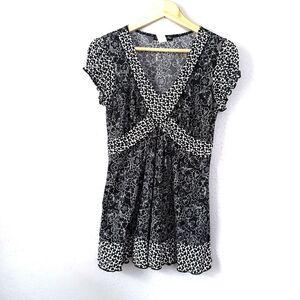 Volume One Women's Blouse Boho Hippie Feminine Black Floral Short Sleeve Size M